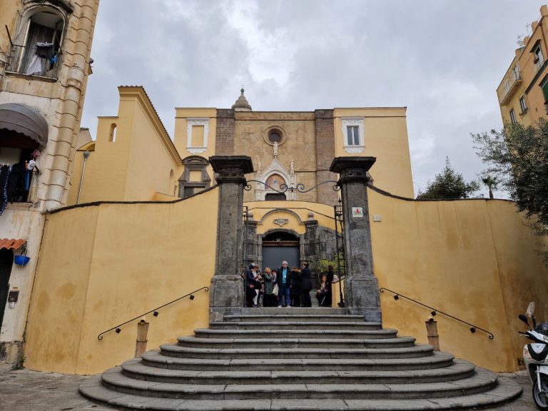 San Giovanni a Carbonara entrata